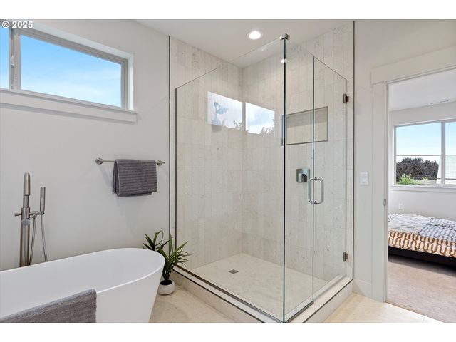 4643 N GANTENBEIN Ave, Portland, OR 97217