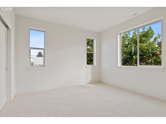 4643 N GANTENBEIN Ave, Portland, OR 97217