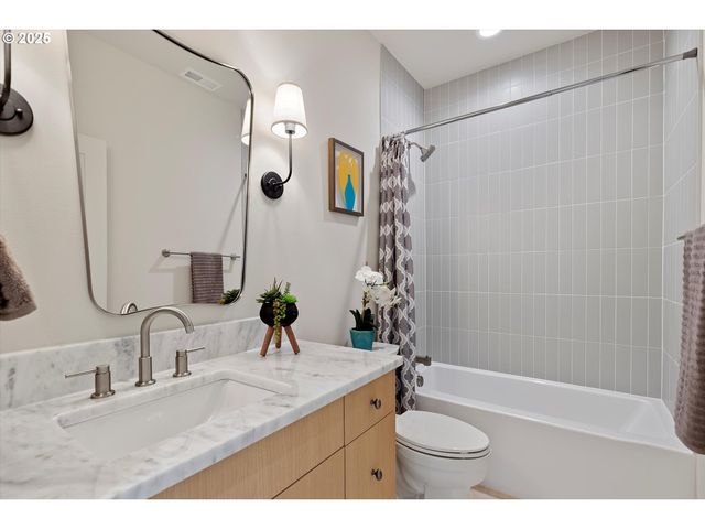 4643 N GANTENBEIN Ave, Portland, OR 97217