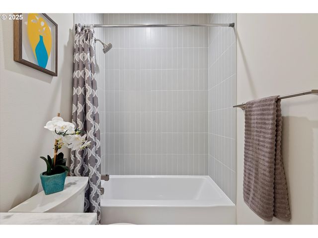 4643 N GANTENBEIN Ave, Portland, OR 97217