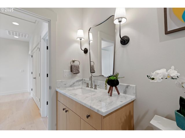 4643 N GANTENBEIN Ave, Portland, OR 97217