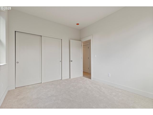 4643 N GANTENBEIN Ave, Portland, OR 97217