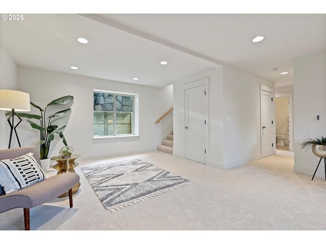 4643 N GANTENBEIN Ave, Portland, OR 97217