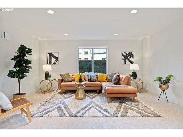 4643 N GANTENBEIN Ave, Portland, OR 97217