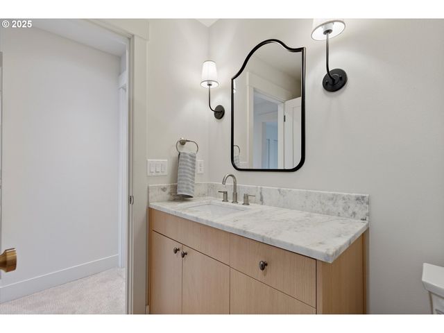 4643 N GANTENBEIN Ave, Portland, OR 97217