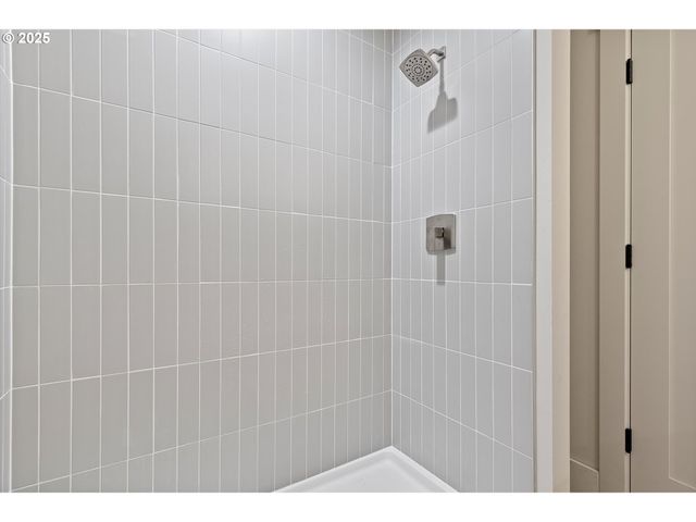 4643 N GANTENBEIN Ave, Portland, OR 97217