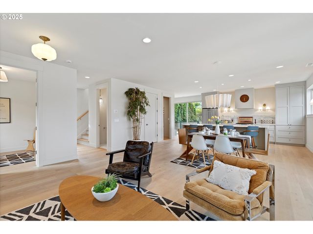 4643 N GANTENBEIN Ave, Portland, OR 97217