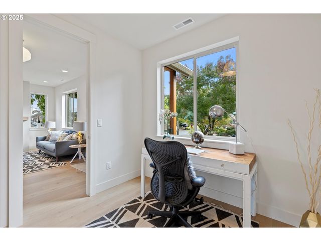 4643 N GANTENBEIN Ave, Portland, OR 97217