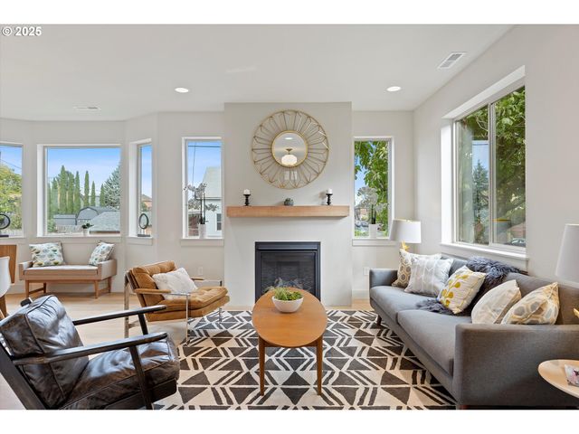 4643 N GANTENBEIN Ave, Portland, OR 97217