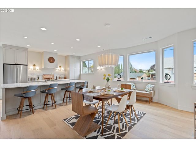 4643 N GANTENBEIN Ave, Portland, OR 97217