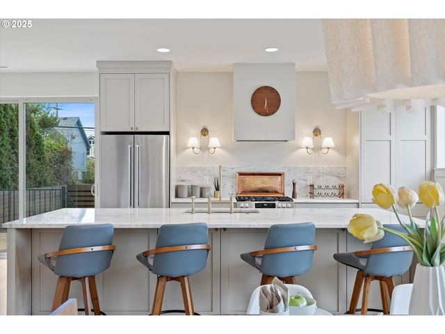 4643 N GANTENBEIN Ave, Portland, OR 97217