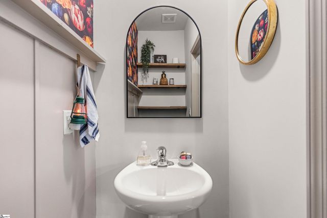 516 Gammon Lane, Fountain Inn, SC 29644