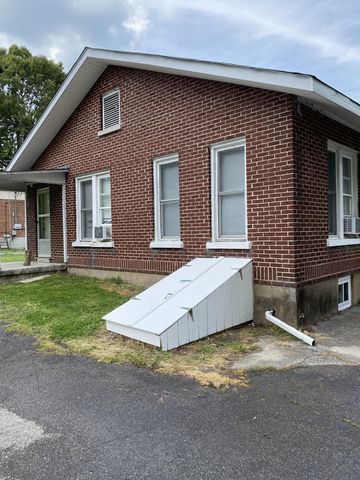 212 W End Ave, Dickson, TN 37055