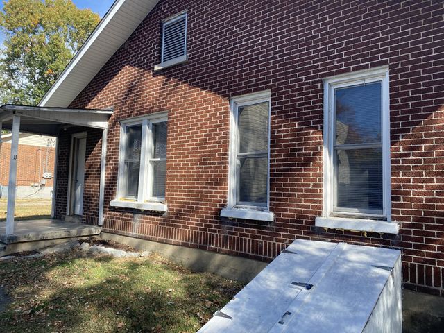 212 W End Ave, Dickson, TN 37055