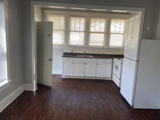 212 W End Ave, Dickson, TN 37055
