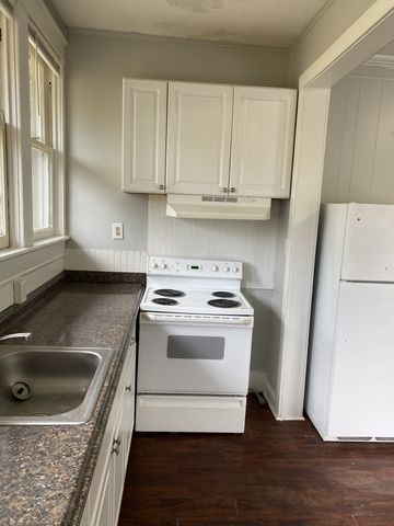 212 W End Ave, Dickson, TN 37055