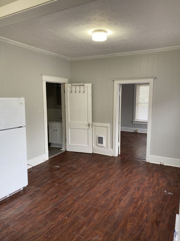 212 W End Ave, Dickson, TN 37055