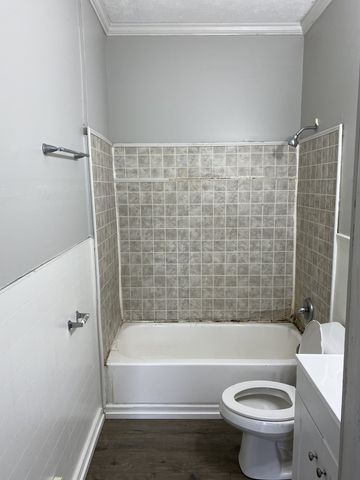212 W End Ave, Dickson, TN 37055