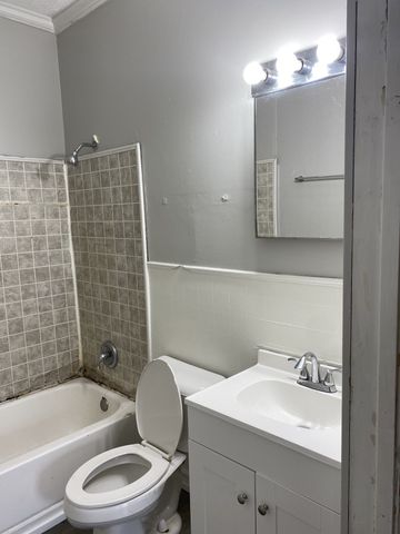 212 W End Ave, Dickson, TN 37055