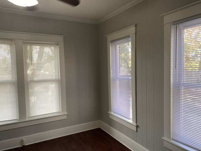 212 W End Ave, Dickson, TN 37055