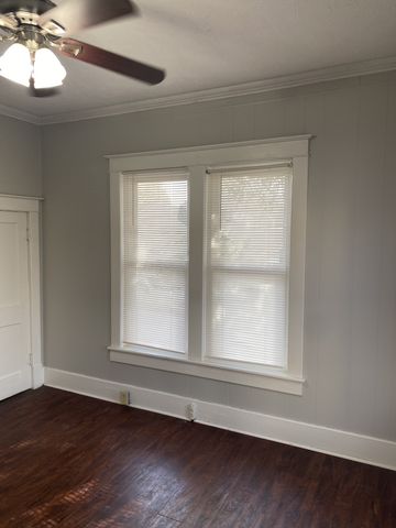 212 W End Ave, Dickson, TN 37055