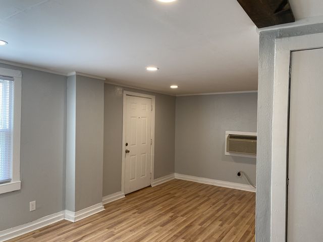 212 W End Ave, Dickson, TN 37055