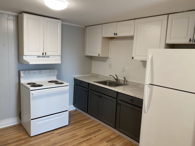 212 W End Ave, Dickson, TN 37055