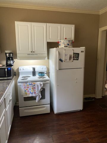 212 W End Ave, Dickson, TN 37055