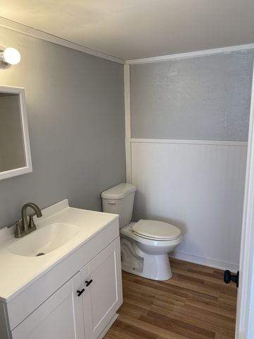 212 W End Ave, Dickson, TN 37055
