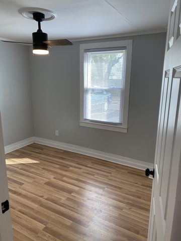 212 W End Ave, Dickson, TN 37055