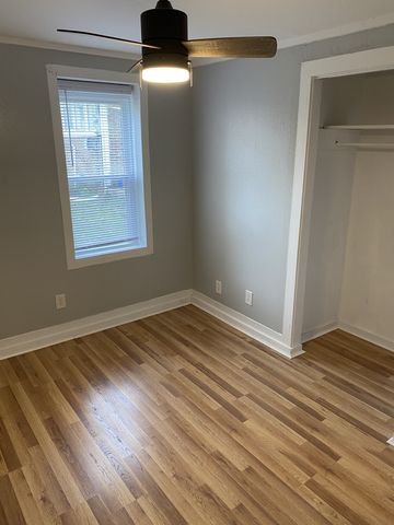 212 W End Ave, Dickson, TN 37055