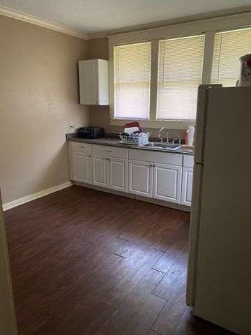 212 W End Ave, Dickson, TN 37055