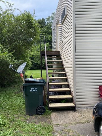 212 W End Ave, Dickson, TN 37055