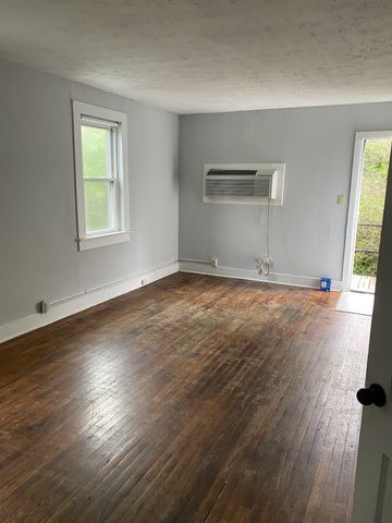 212 W End Ave, Dickson, TN 37055