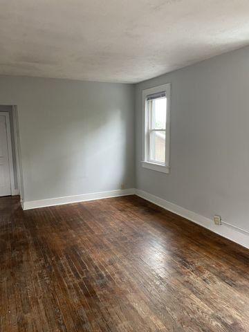 212 W End Ave, Dickson, TN 37055