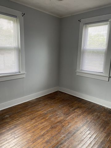 212 W End Ave, Dickson, TN 37055