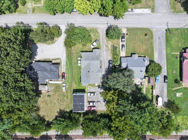 212 W End Ave, Dickson, TN 37055