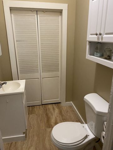 212 W End Ave, Dickson, TN 37055
