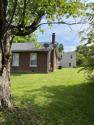 212 W End Ave, Dickson, TN 37055