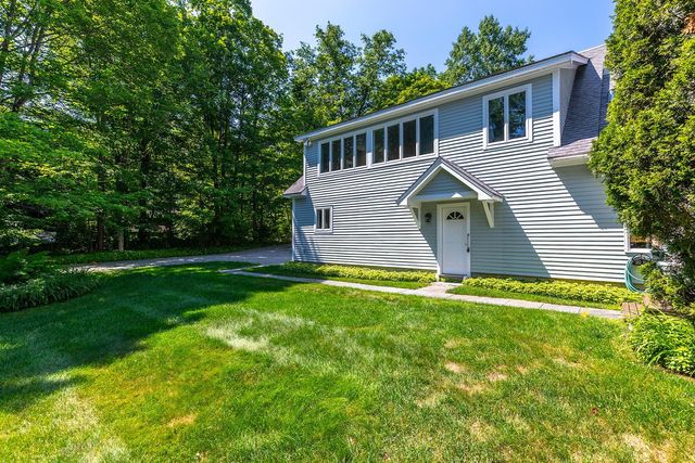 866 East Manchester Road, Manchester, VT 05255