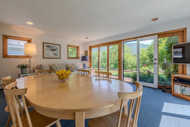 866 East Manchester Road, Manchester, VT 05255