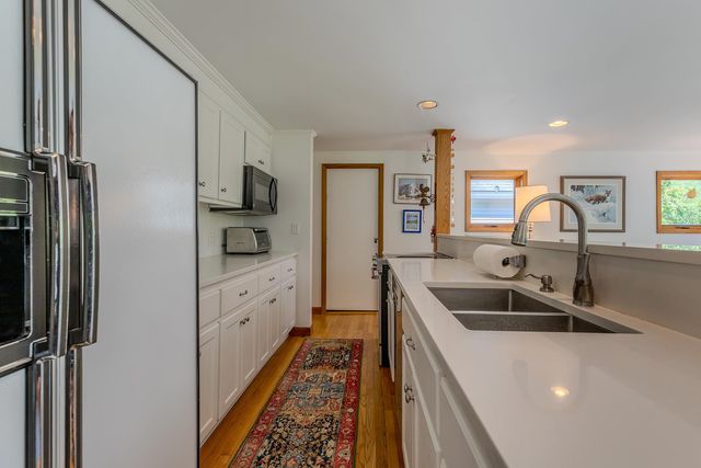 866 East Manchester Road, Manchester, VT 05255