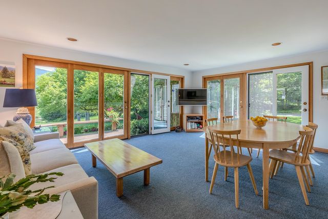 866 East Manchester Road, Manchester, VT 05255