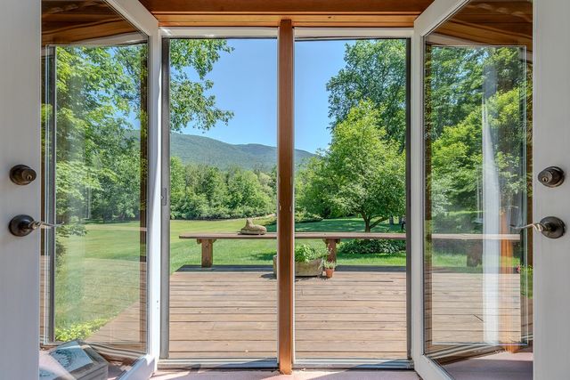 866 East Manchester Road, Manchester, VT 05255