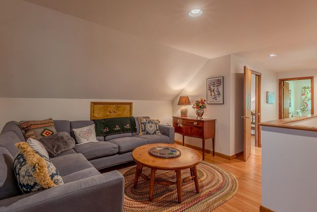 866 East Manchester Road, Manchester, VT 05255