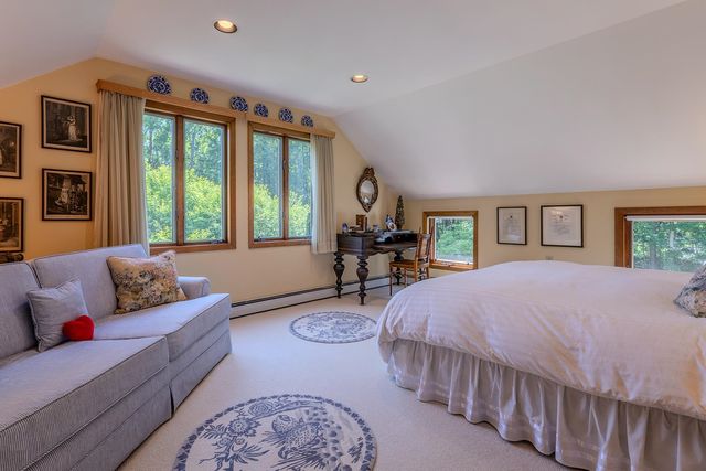 866 East Manchester Road, Manchester, VT 05255