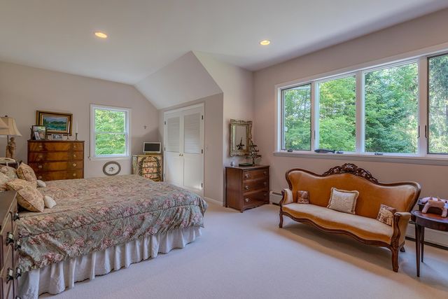 866 East Manchester Road, Manchester, VT 05255