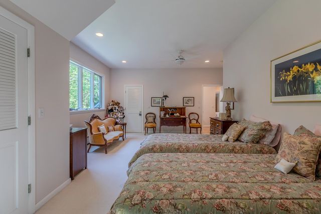 866 East Manchester Road, Manchester, VT 05255