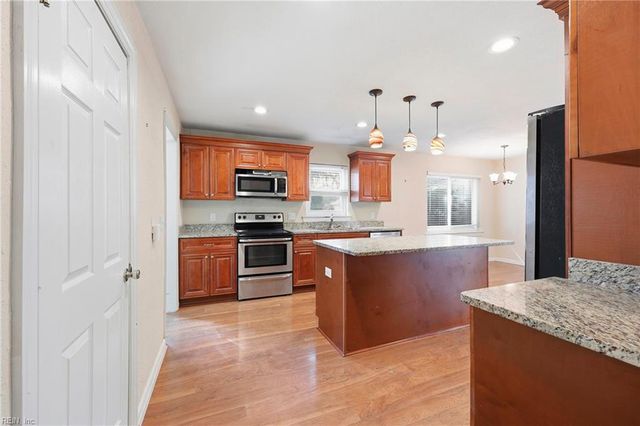 30 Meadowbrook DR, Hampton, VA 23666