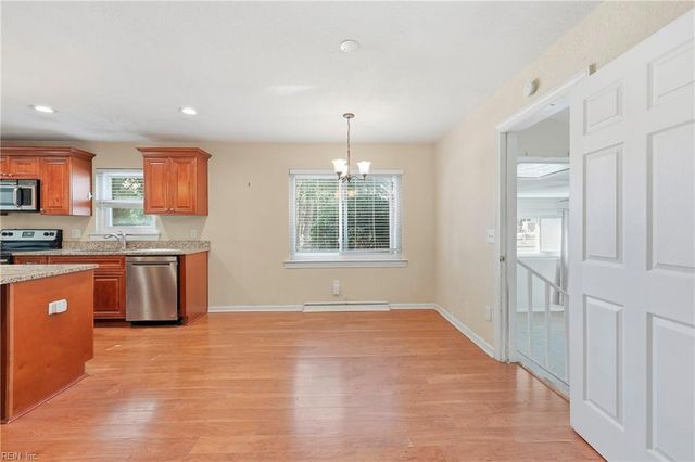 30 Meadowbrook DR, Hampton, VA 23666